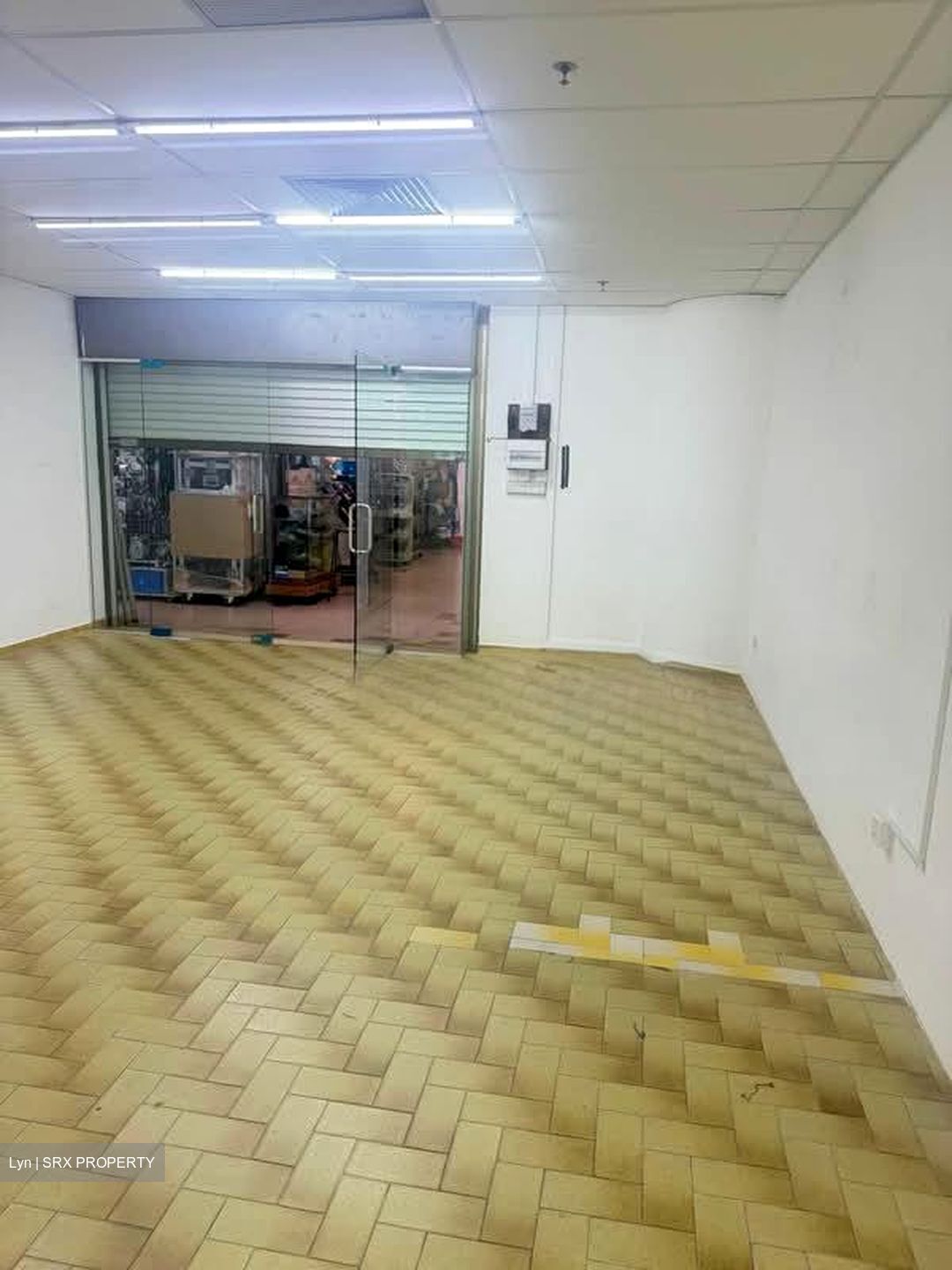 Sim Lim Tower (D8), Shop House #563306011